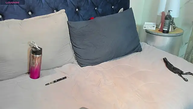  maria foxx  online show from April 16, 2026, 9:39 pm