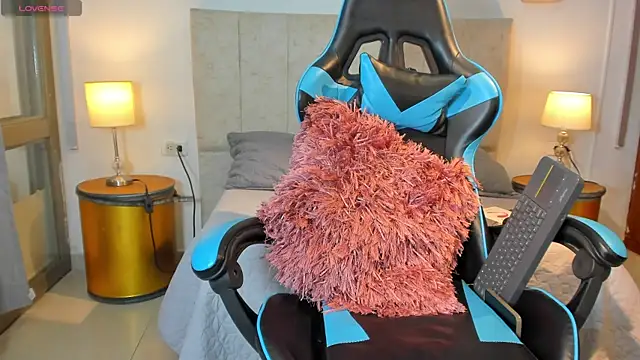  maria foxx  online show from January 9, 2026, 5:20 pm