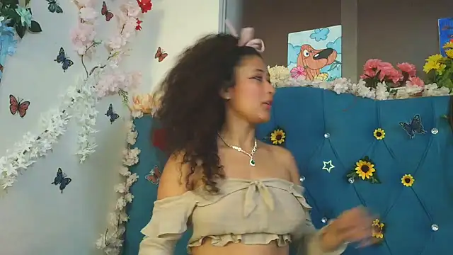 Snapshot of Milkdulce1 chatting on June 4, 2026, 1:27 pm Milkdulce1 online show from June 4, 2026, 1:27 pm