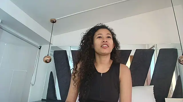 Milkdulce1 online show from September 15, 2025, 12:49 pm