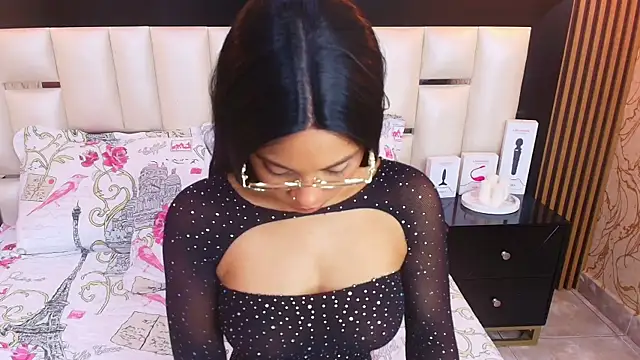 Snapshot of SofiaLaurents chatting on October 22, 2025, 1:54 pm SofiaLaurents online show from October 22, 2025, 1:54 pm