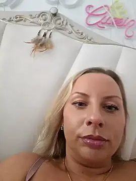 Snapshot of Sparkle2206 chatting on October 3, 2025, 1:01 pm Sparkle2206 online show from October 3, 2025, 1:01 pm