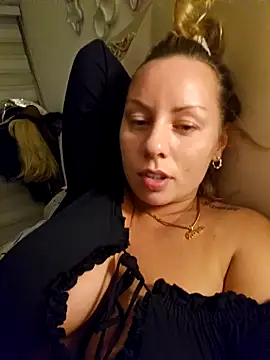 Snapshot of Sparkle2206 chatting on October 7, 2025, 2:45 am Sparkle2206 online show from October 7, 2025, 2:45 am