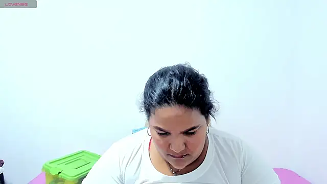 Snapshot of Angiiee_bbw chatting on February 15, 2025, 2:26 am Angiiee bbw online show from February 15, 2025, 2:26 am