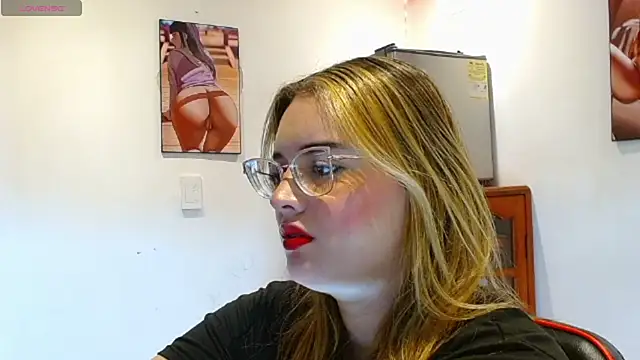 Snapshot of kendallclarkk03 chatting on February 19, 2025, 5:49 am kendallclarkk03 online show from February 19, 2025, 5:49 am