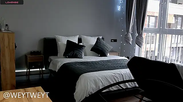 Dasha M online show from December 4, 2025, 8:24 am