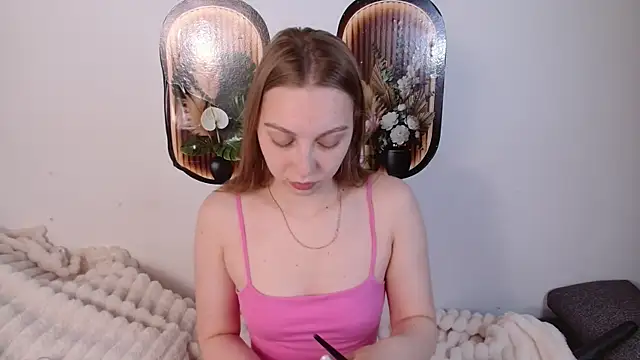 bellaa love  online show from May 14, 2026, 12:07 am