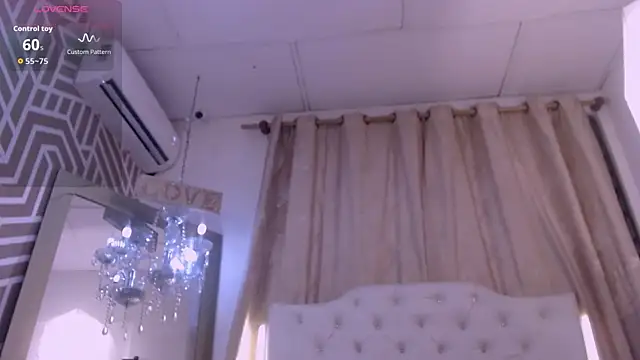 Snapshot of SashaDurante chatting on May 4, 2026, 12:41 pm SashaDurante online show from May 4, 2026, 12:41 pm