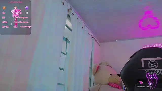 Laylafoxy tay online show from February 5, 2026, 11:50 am