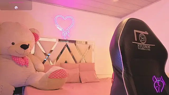 Laylafoxy tay online show from December 21, 2025, 3:08 am