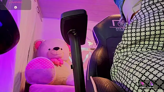 Laylafoxy tay online show from September 23, 2025, 3:35 am