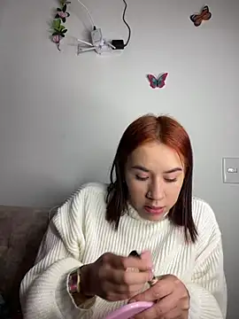 Snapshot of Im_Valen_Cute chatting on February 4, 2025, 11:49 pm Im Valen Cute online show from February 4, 2025, 11:49 pm