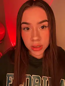 Snapshot of Im_Valen_Cute chatting on November 29, 2025, 4:12 am Im Valen Cute online show from November 29, 2025, 4:12 am