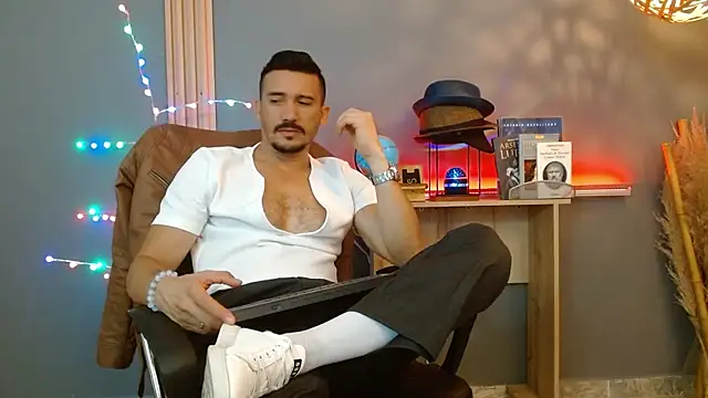 Snapshot of Reiko_85_ chatting on February 20, 2026, 2:41 pm Reiko 85 online show from February 20, 2026, 2:41 pm