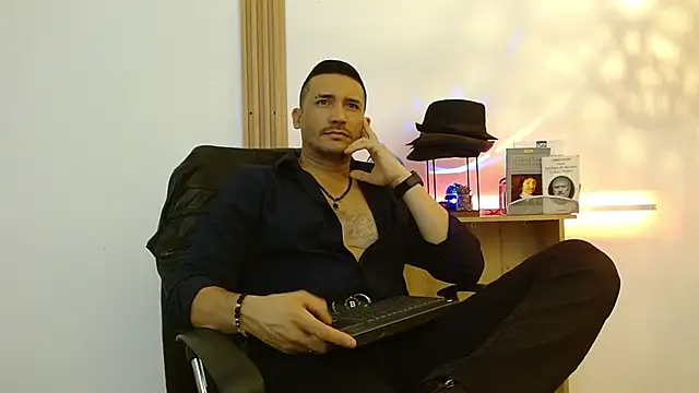 Reiko 85  online show from November 3, 2025, 7:50 pm