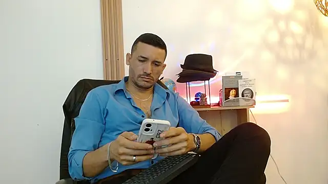 Reiko 85  online show from November 4, 2025, 3:05 pm