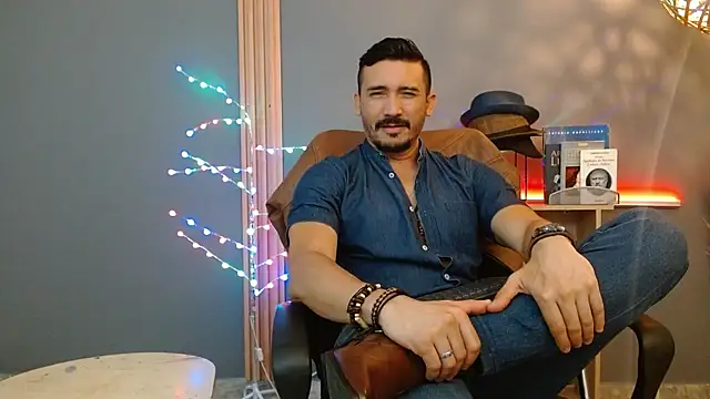 Snapshot of Reiko_85_ chatting on February 24, 2026, 3:02 pm Reiko 85 online show from February 24, 2026, 3:02 pm