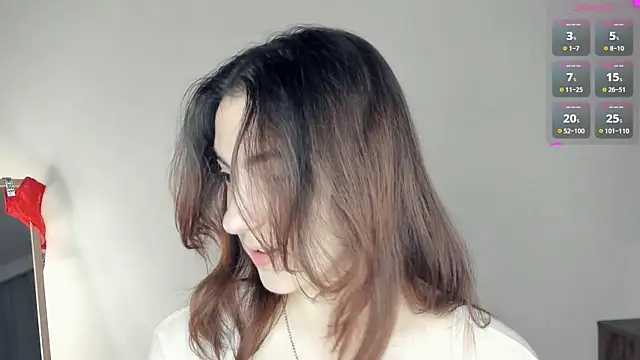 Snapshot of DracosMoon chatting on October 19, 2025, 7:11 am DracosMoon online show from October 19, 2025, 7:11 am