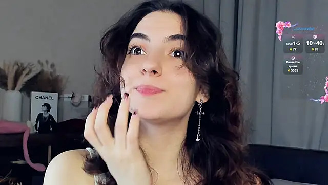 Snapshot of DracosMoon chatting on November 16, 2025, 7:13 am DracosMoon online show from November 16, 2025, 7:13 am