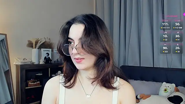 Snapshot of DracosMoon chatting on November 7, 2025, 7:13 am DracosMoon online show from November 7, 2025, 7:13 am