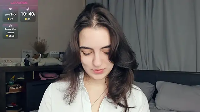 Snapshot of DracosMoon chatting on December 2, 2025, 6:59 am DracosMoon online show from December 2, 2025, 6:59 am