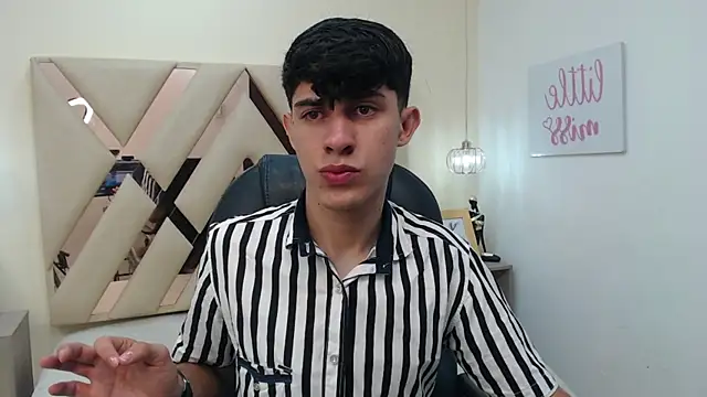 Snapshot of Dyla_n18 chatting on March 12, 2025, 7:36 pm Dyla n18 online show from March 12, 2025, 7:36 pm