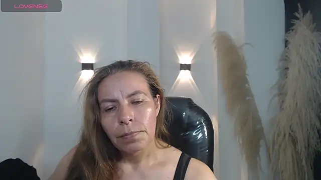 Milf karlye online show from December 3, 2025, 2:12 am