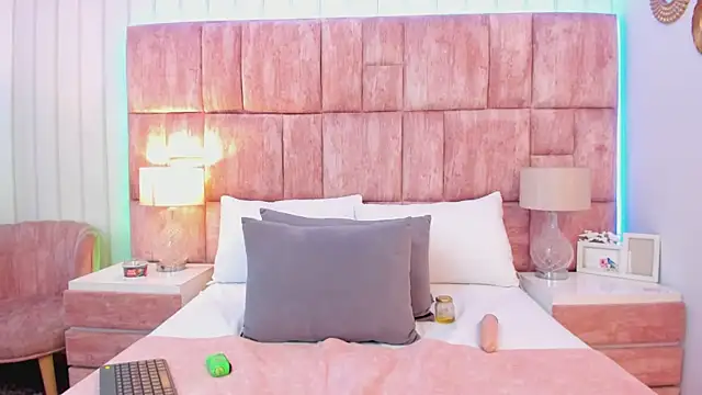 MonserratPeters online show from January 5, 2025, 3:32 am