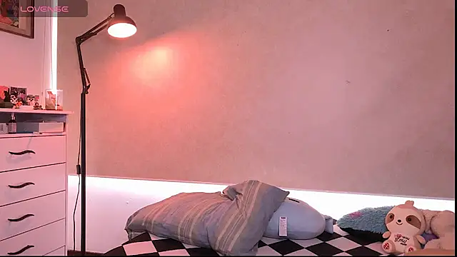 teobowny  online show from February 5, 2026, 8:48 pm