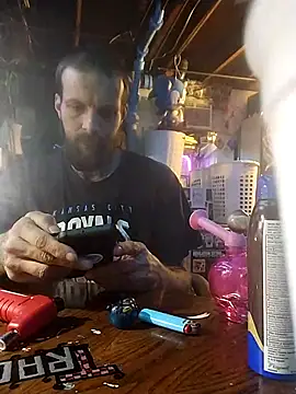 Snapshot of Whipit323 chatting on December 22, 2024, 11:22 am Whipit323 online show from December 22, 2024, 11:22 am