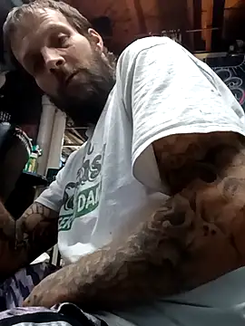 Snapshot of Whipit323 chatting on January 9, 2026, 8:32 am Whipit323 online show from January 9, 2026, 8:32 am