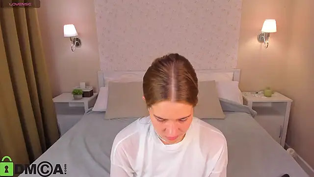 Jennifer Wadee online show from April 1, 2026, 11:23 pm