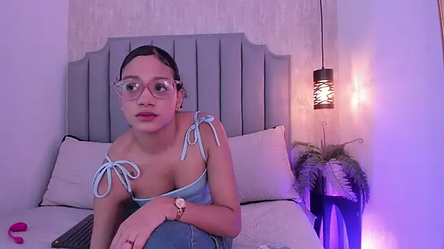 Snapshot of Alahia_Baiter chatting on March 1, 2025, 12:01 pm Alahia Baiter online show from March 1, 2025, 12:01 pm