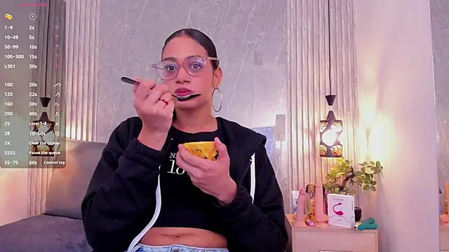 Snapshot of Alahia_Baiter chatting on January 24, 2025, 11:37 am Alahia Baiter online show from January 24, 2025, 11:37 am