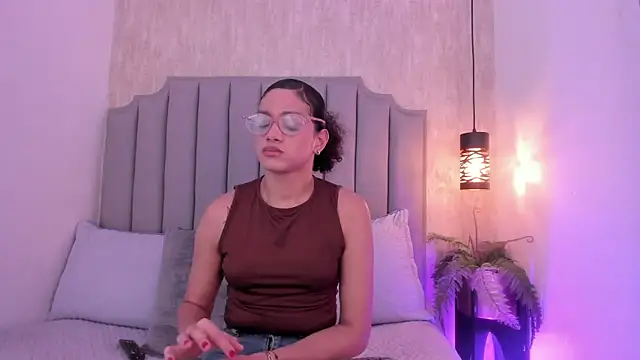 Snapshot of Alahia_Baiter chatting on March 5, 2025, 11:38 am Alahia Baiter online show from March 5, 2025, 11:38 am