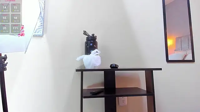 tutu milf online show from October 3, 2025, 7:04 pm