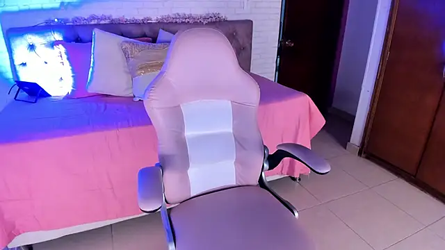 Kitty Pam online show from November 14, 2025, 7:28 pm