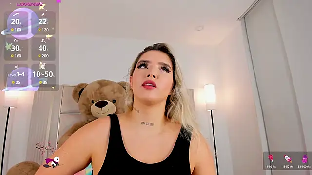 Snapshot of saraamiller_ chatting on March 8, 2025, 10:45 pm saraamiller online show from March 8, 2025, 10:45 pm