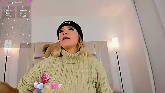 Snapshot of saraamiller_ chatting on February 10, 2025, 5:14 am saraamiller online show from February 10, 2025, 5:14 am