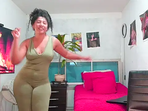 bellacrespalatina online show from May 5, 2026, 4:54 pm