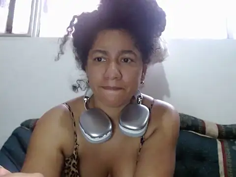 bellacrespalatina online show from November 13, 2025, 9:51 pm