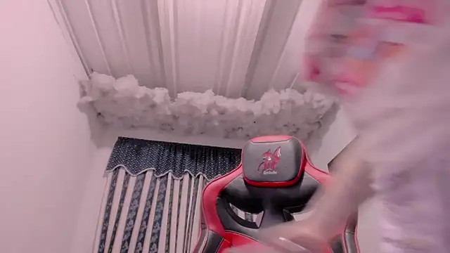 Lauu G online show from September 15, 2025, 9:21 am