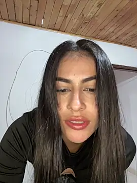 Snapshot of emilie_xx_ chatting on October 12, 2025, 10:33 pm emilie xx online show from October 12, 2025, 10:33 pm