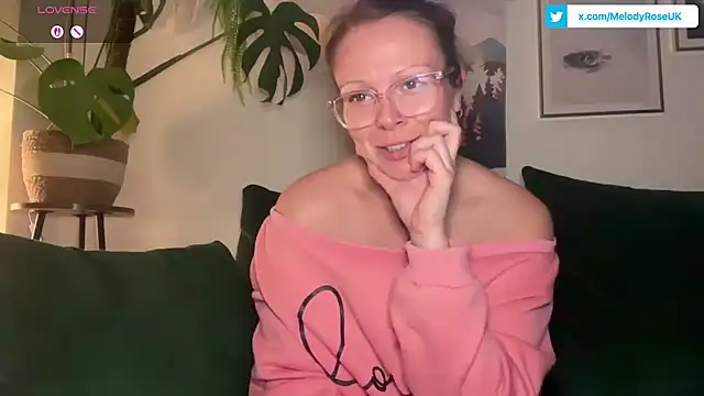 Snapshot of MelodyRoseUk chatting on February 13, 2026, 11:38 pm MelodyRoseUk online show from February 13, 2026, 11:38 pm