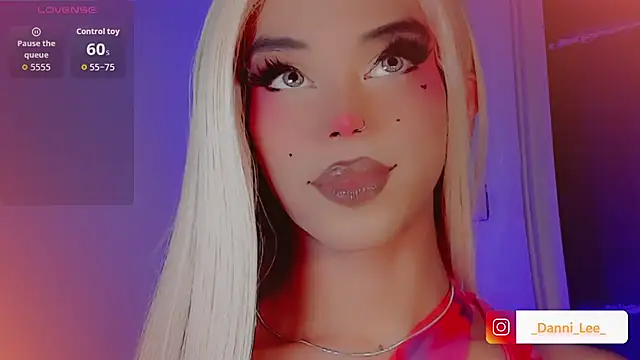 DanniLee  online show from December 2, 2025, 11:06 pm