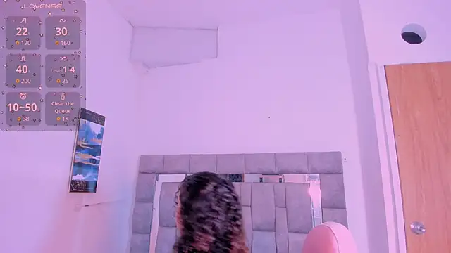 zulyjones online show from March 19, 2025, 7:06 pm