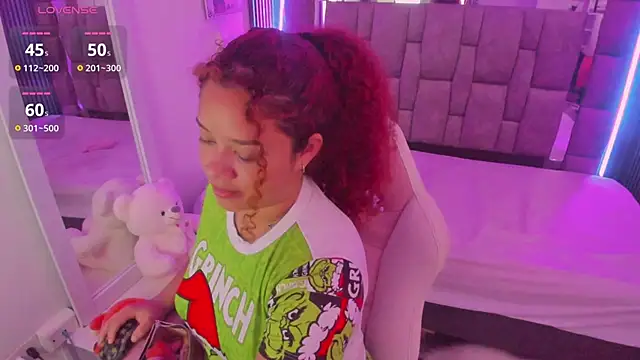 zulyjones online show from April 11, 2026, 12:42 pm