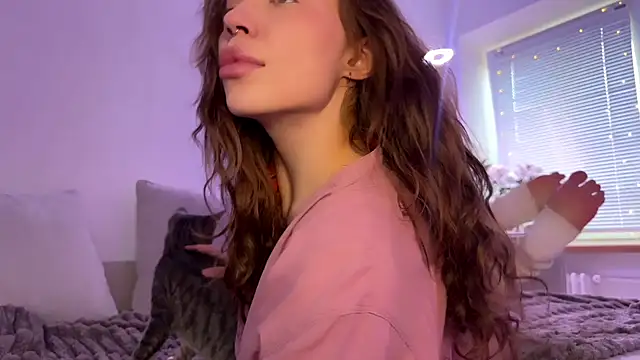 Snapshot of PaulaPratt chatting on October 31, 2025, 1:19 pm PaulaPratt online show from October 31, 2025, 1:19 pm