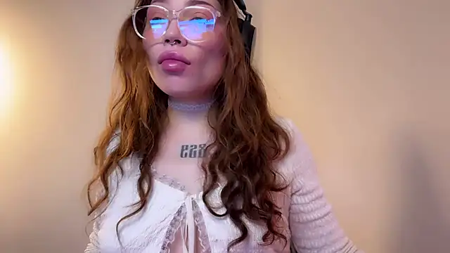 Snapshot of PaulaPratt chatting on January 14, 2025, 8:20 am PaulaPratt online show from January 14, 2025, 8:20 am