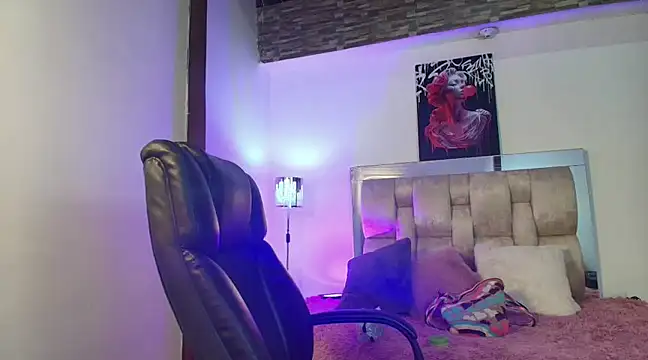 dakota Robbins  online show from March 14, 2025, 10:05 pm